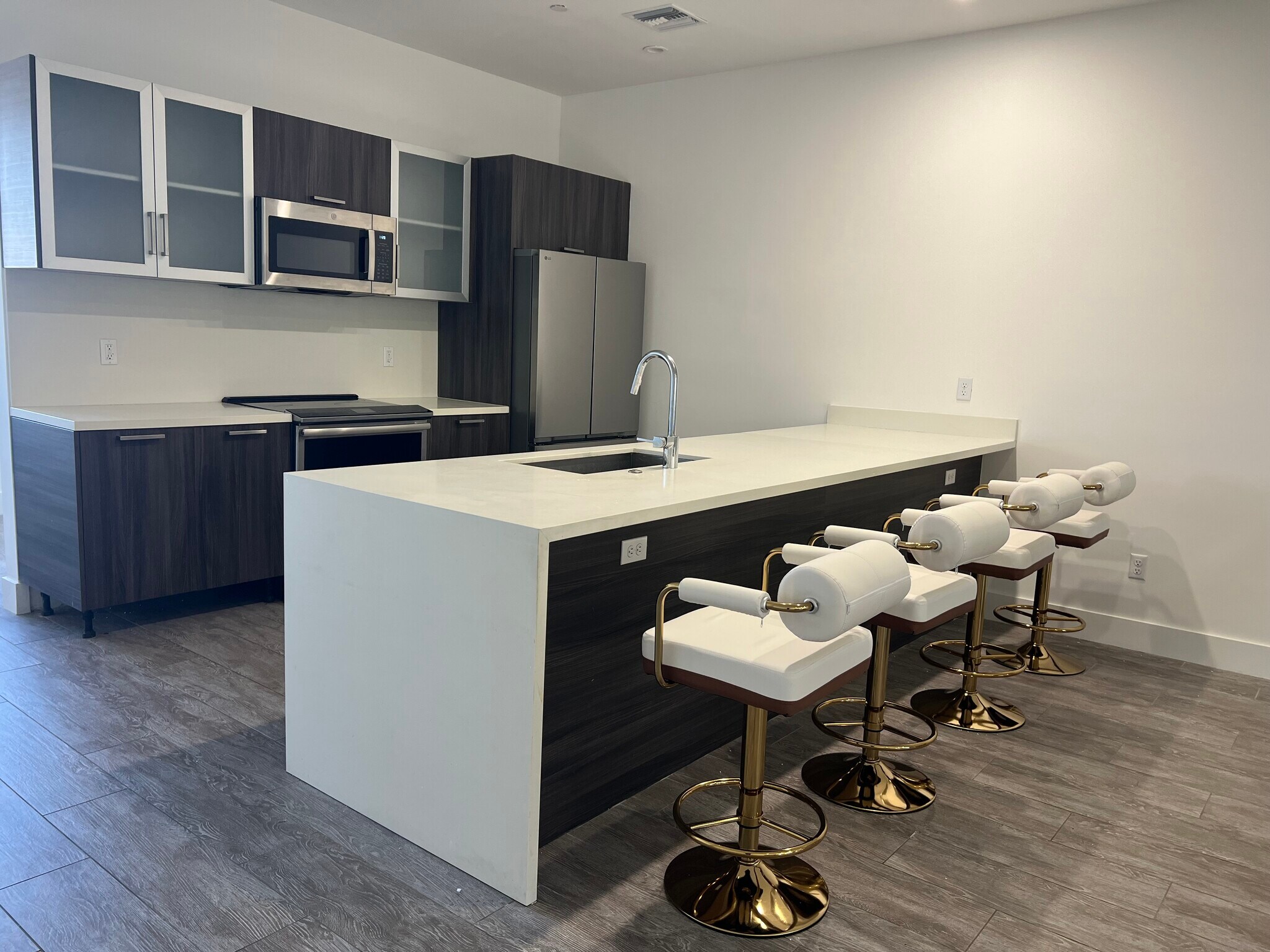 Building Photo - 1045 NE 18th Ave