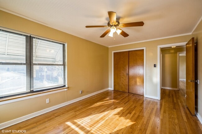 Building Photo - 1906 W 80th St