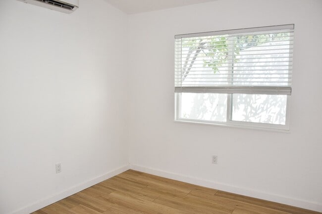 Building Photo - New ADU unit with all the amenities.