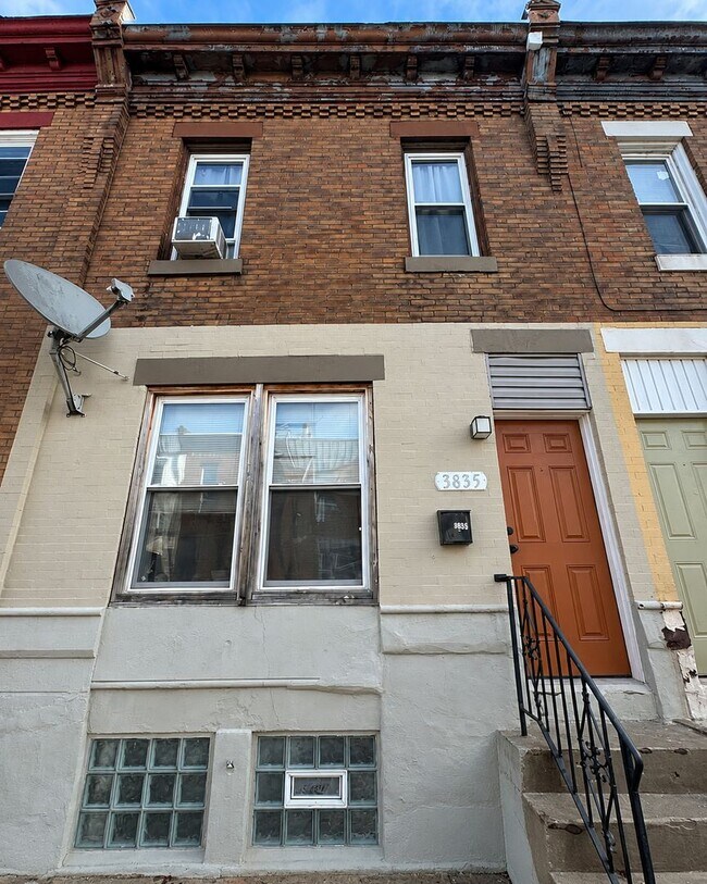 Building Photo - 3835 N Percy St