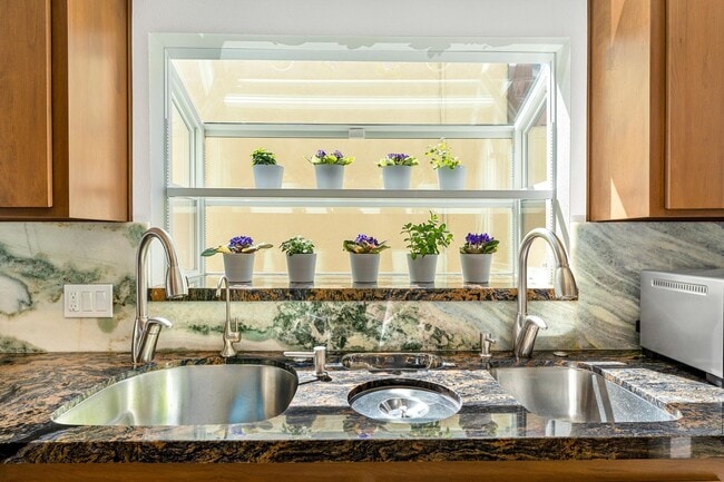 Building Photo - 3810WH - The Hemlock Hideaway | 4 Bed 2.5 ...