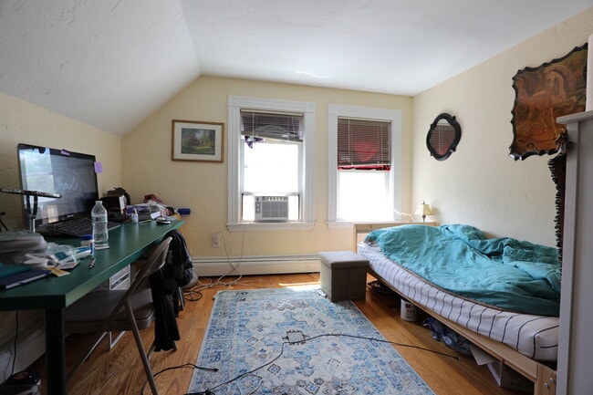 Building Photo - 23 Falkland St