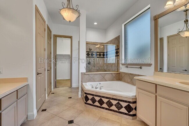Building Photo - 350 Pine Valley Dr