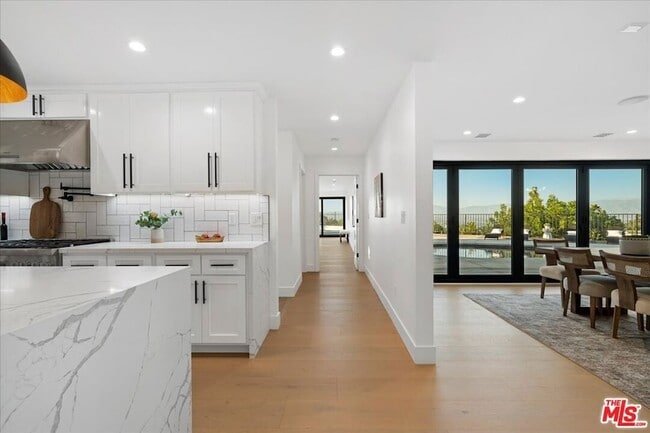 Building Photo - 15655 Castlewoods Dr