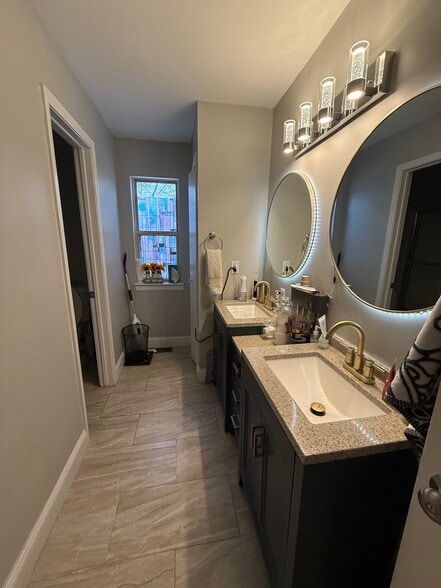 Building Photo - 36 Renaissance Ln