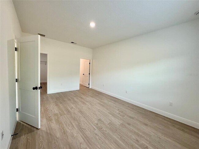 Building Photo - 1393 W Lorraine Dr