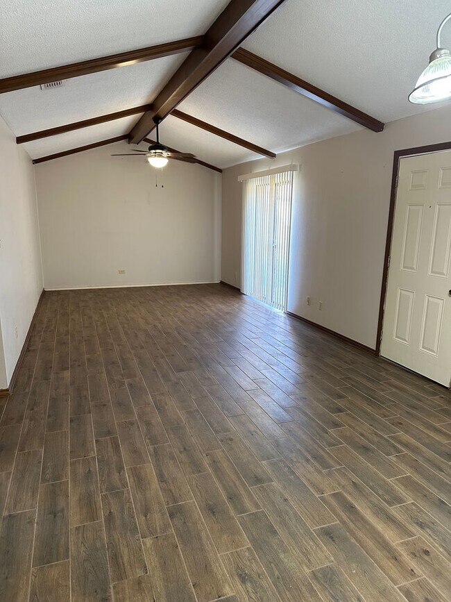 Building Photo - 1006 Fairway Dr