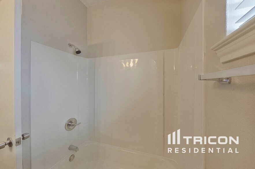 Building Photo - 1121 Cypress Ln