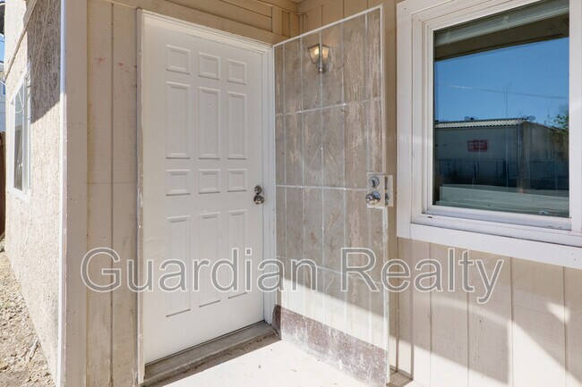 Building Photo - 801 N Major Ave