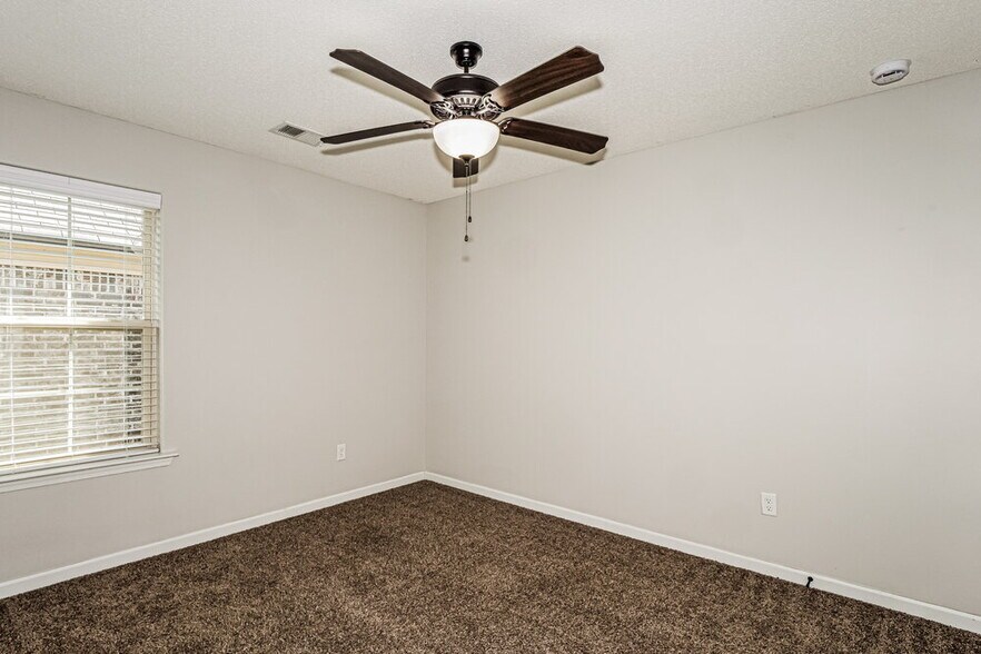 Building Photo - 9439 Darren Cir S