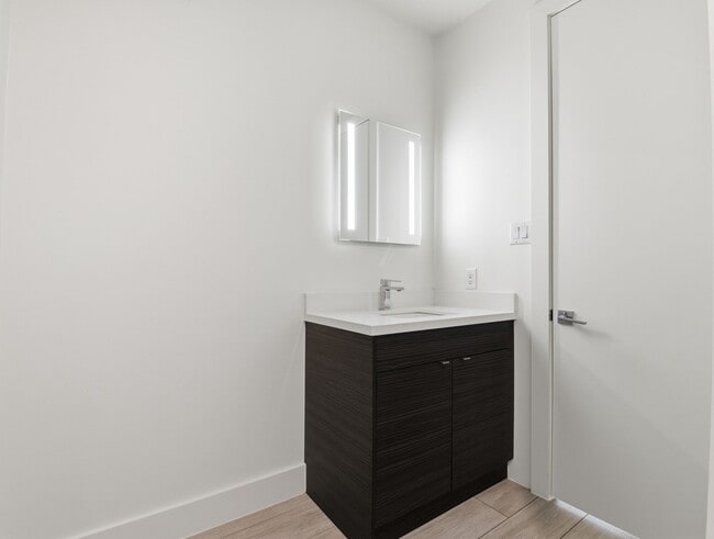 Building Photo - 1530 Primrose St