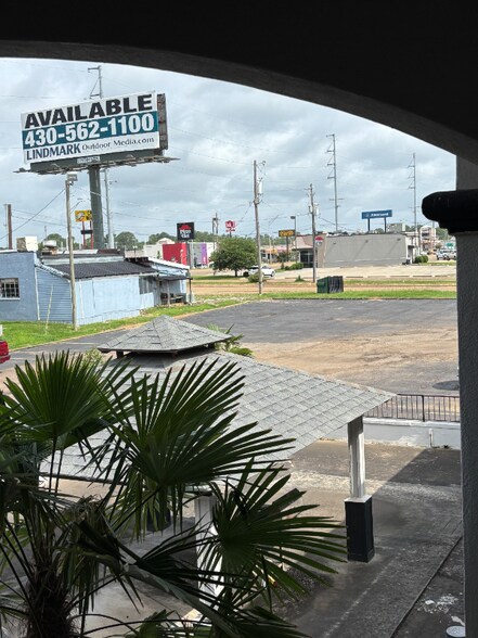 Building Photo - 3602 N State Line Ave