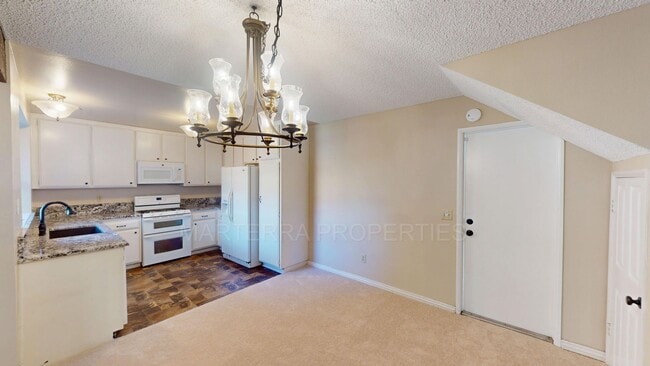 Building Photo - 3 Bed/2.5 Bath Townhome In Eastside Costa ...