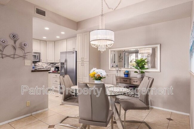 Building Photo - 9708-9708 E Vía Linda