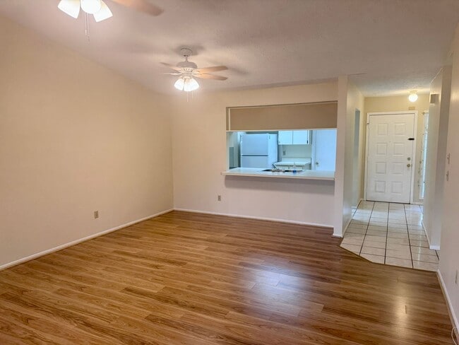 Building Photo - 2/1 Townhome Located in Carrollwood WITH G...