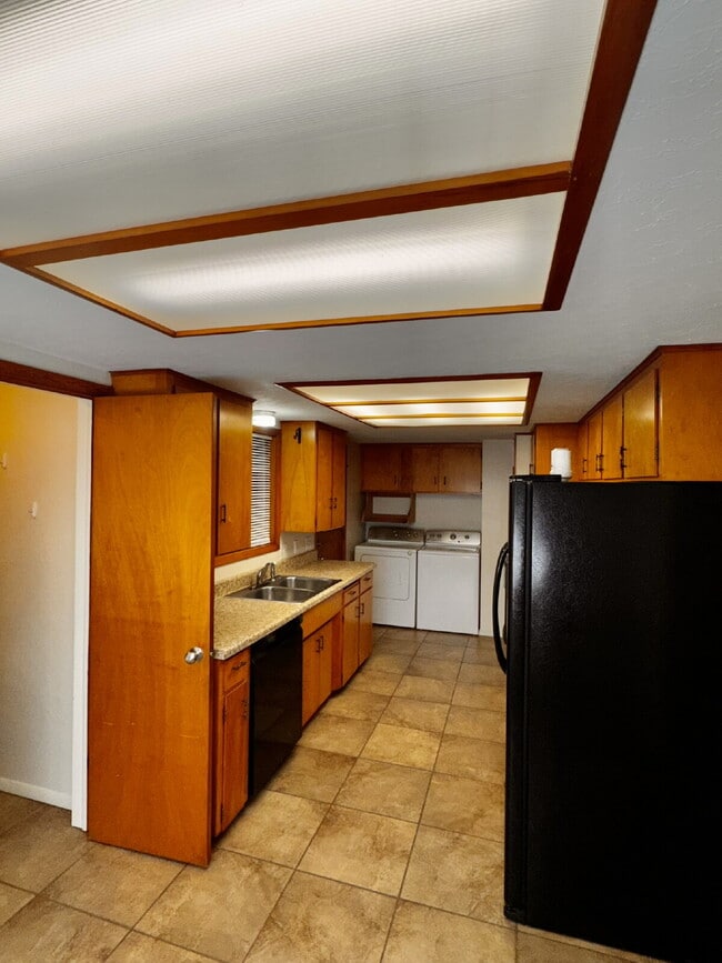 Building Photo - 9108 Bluff Dr