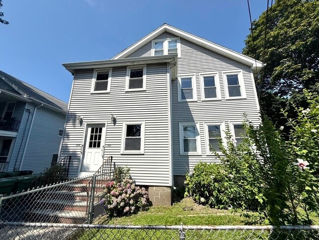 Building Photo - 206 School St