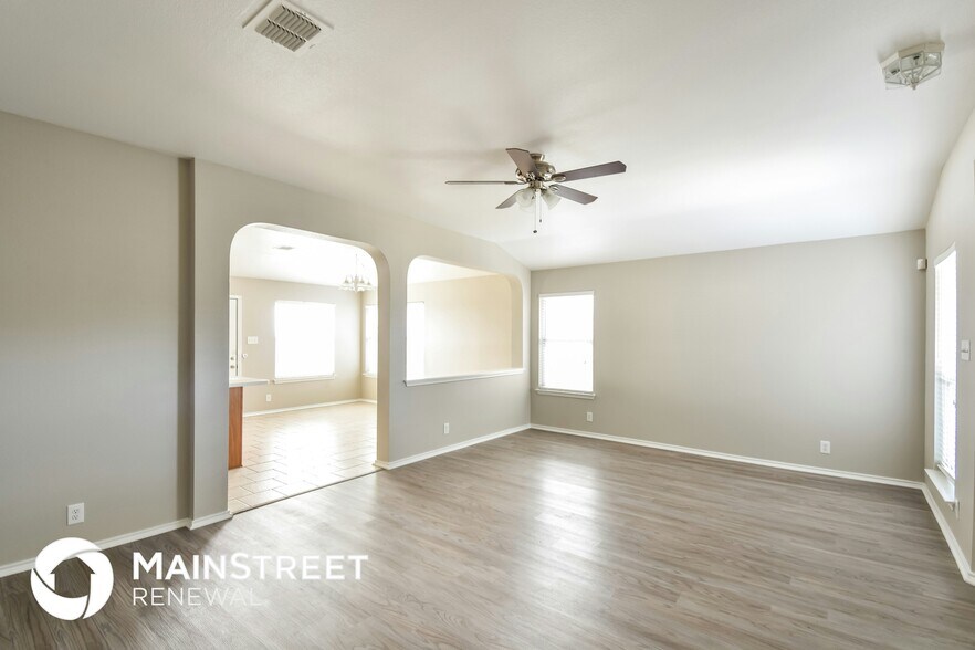 Building Photo - 7410 Great Lakes Dr