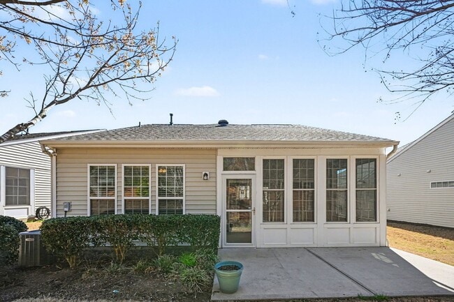 Building Photo - Immaculate & Move-in Ready Home in Desirable 55+ Community - Carolina Preserve