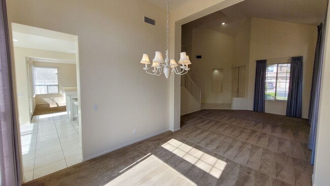 Building Photo - Ridgemoor Estates 4 bedroom + Loft and 3 b...