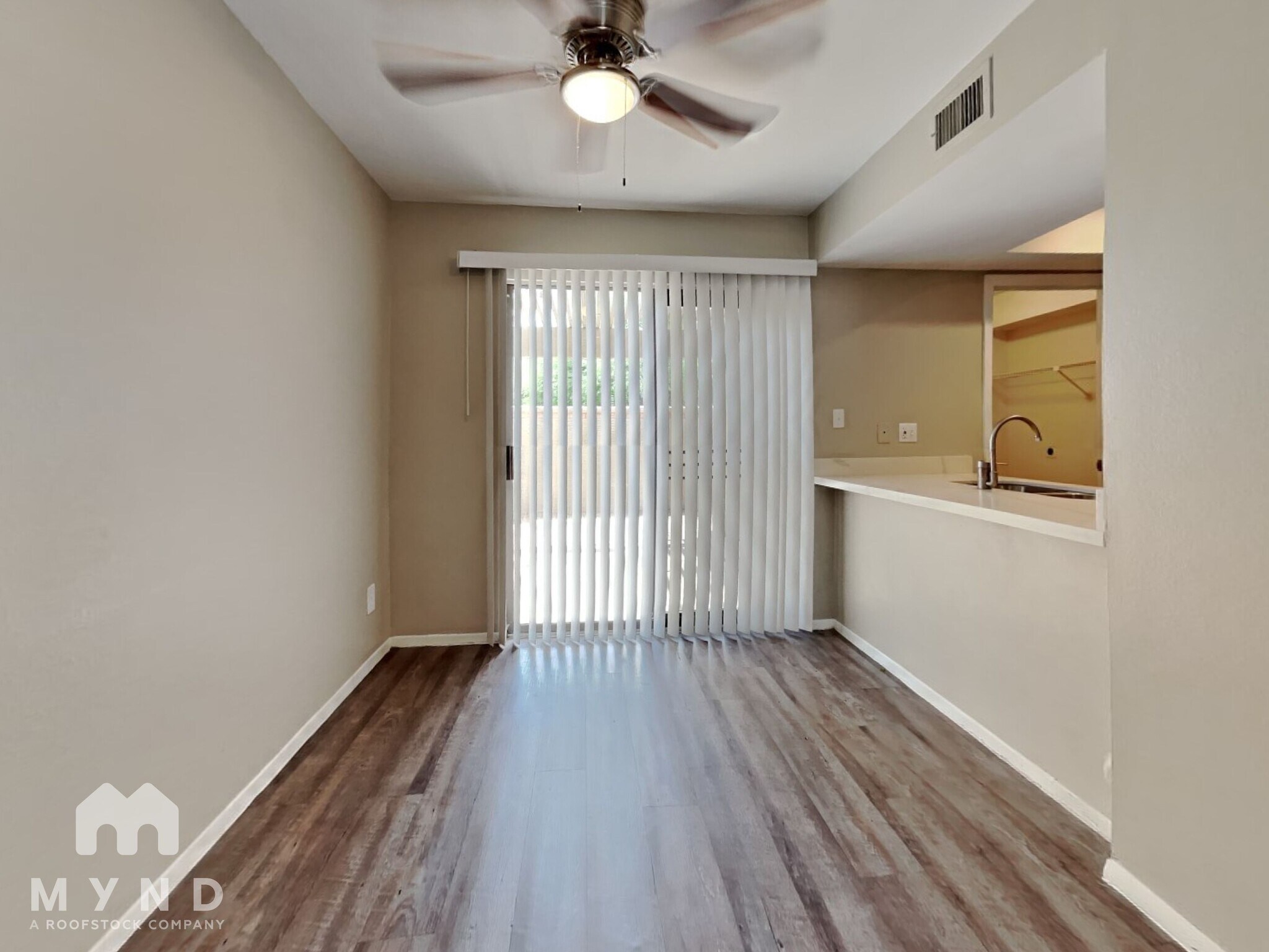 Building Photo - 1404 W La Jolla Dr