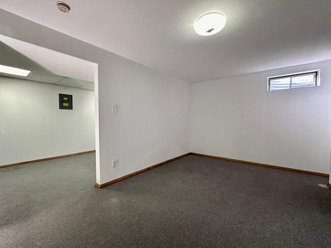 Building Photo - 6497 Maeve Ln