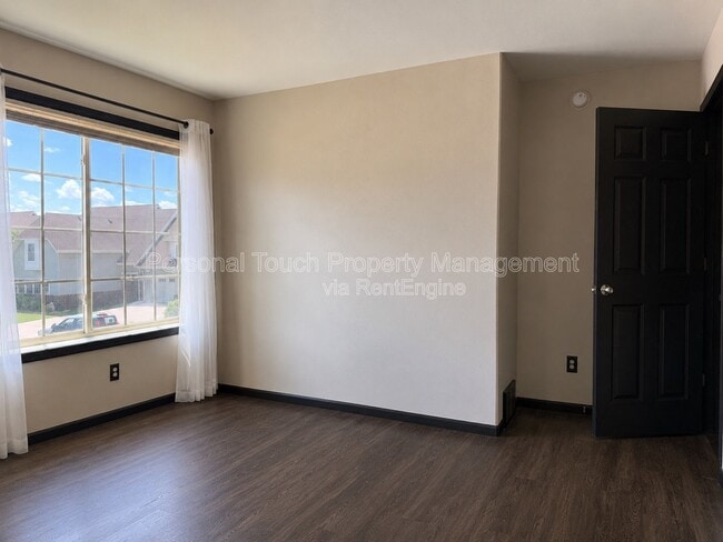Building Photo - 4106 Clubhouse Dr S