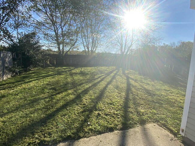 Building Photo - 324 Grant Springs Dr