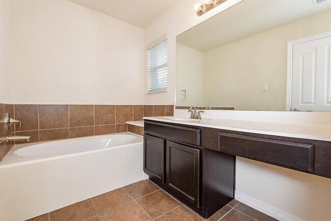 Building Photo - 8908 Clovermist Dr