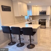 Building Photo - 2102 Willowtree Ln