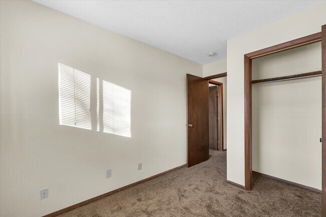 Building Photo - 305 S Prospect Rd