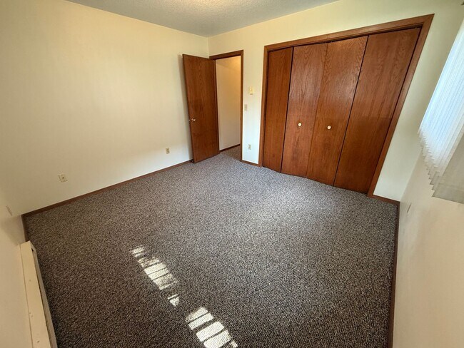 Building Photo - Sunrise Estates - 213