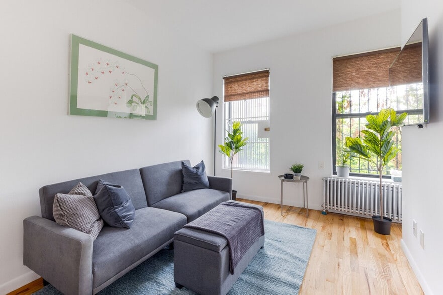 Building Photo - 321 E 116th St