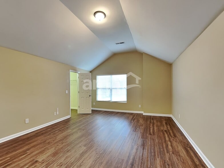 Building Photo - 3741 Horseshoe Farm St