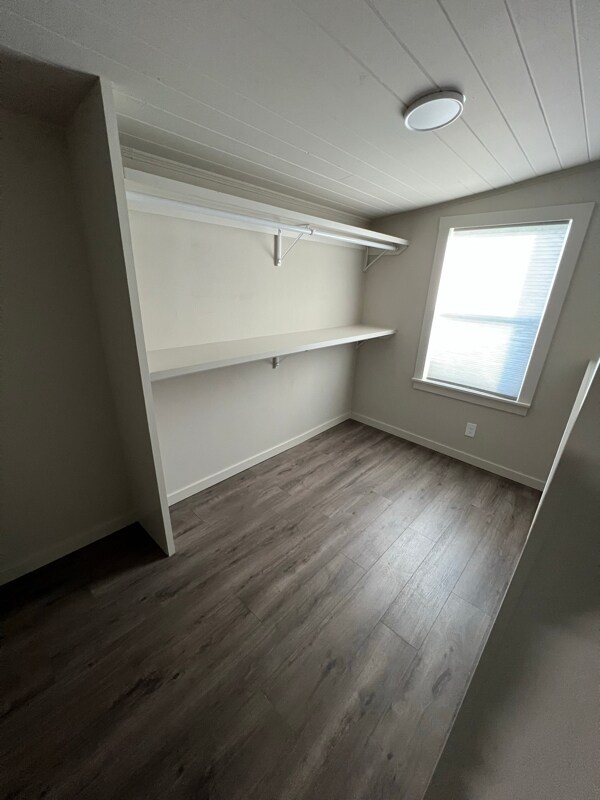 Building Photo - 1885 Staples Rd