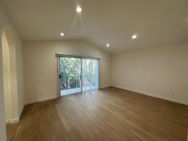 Building Photo - Stunning gated executive home completely redone