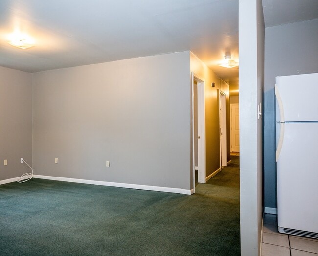 Building Photo - Centrally located bungalow!