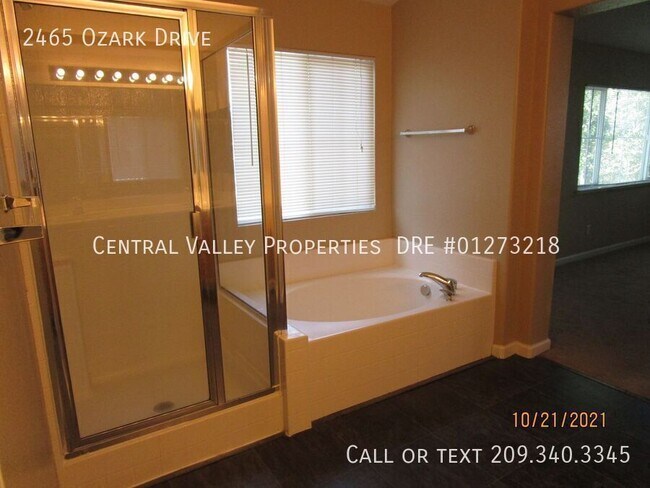 Building Photo - 2465 Ozark Dr