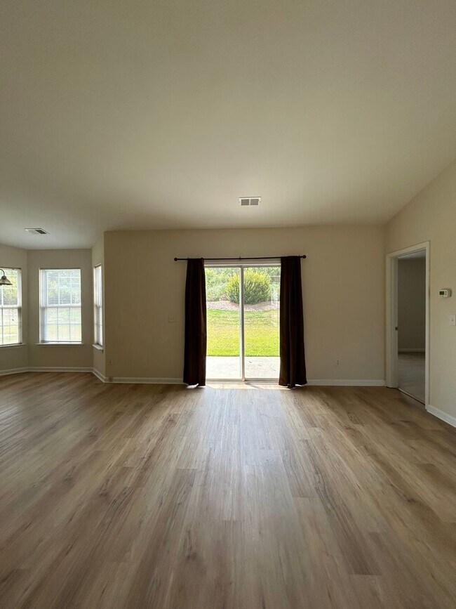 Building Photo - Beautiful 3-Bedroom Home in a Highly Desirable Community