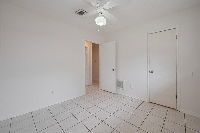 Building Photo - 12111 Pompano Ln