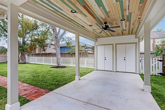 Building Photo - 138 Lakeview Dr