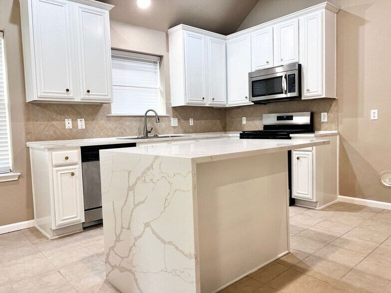 Building Photo - 2513 Slalom Dr