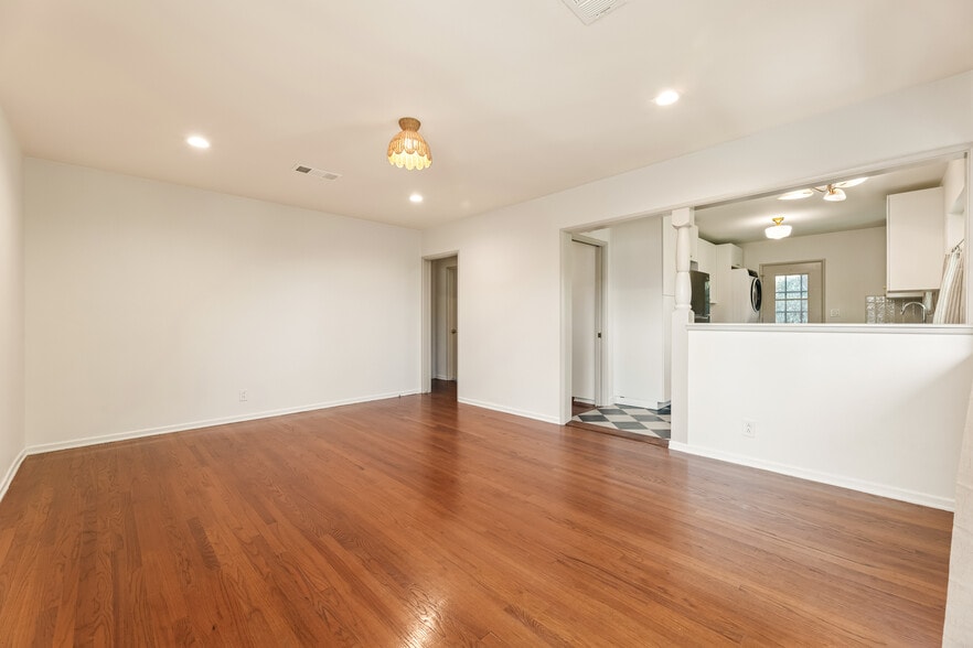 Building Photo - 3205 Fairesta St