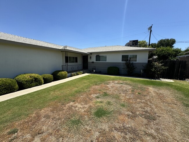 Building Photo - 2209 Carol Pl