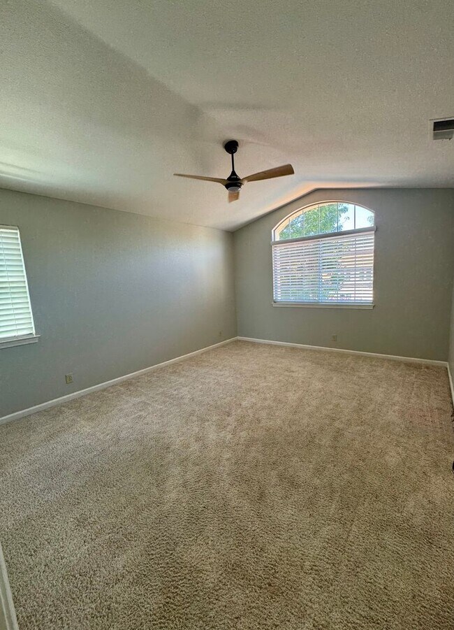 Building Photo - Spacious 2 Bed, 2.5 Bath Home with Loft, Vaulted Ceilings & Private Yard