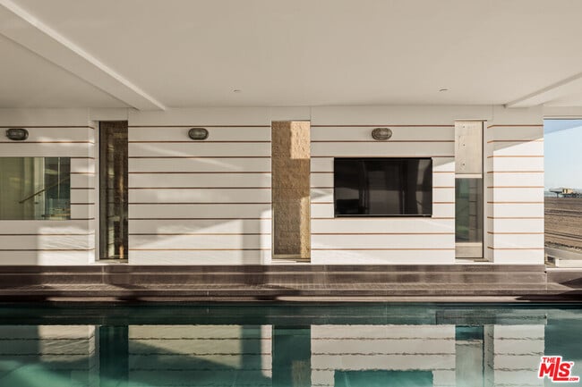 Building Photo - 1267 Palisades Beach Rd