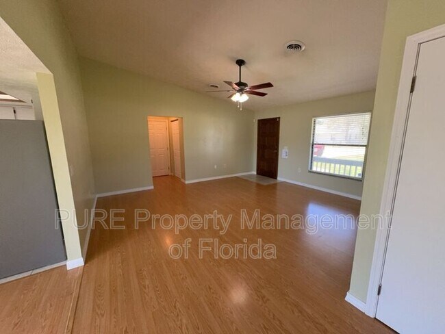 Building Photo - 9 Banyan Course Run