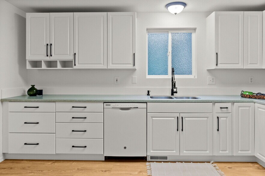 Building Photo - 1102 Irving St SW