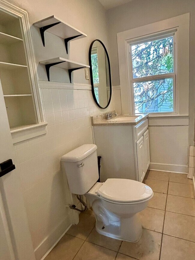 Building Photo - 411 Matthews Ave