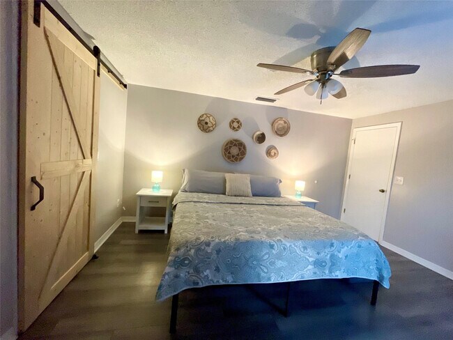 Building Photo - 1150 SW Jumper St